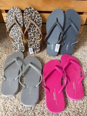 4 pairs Old Navy Flip flops
